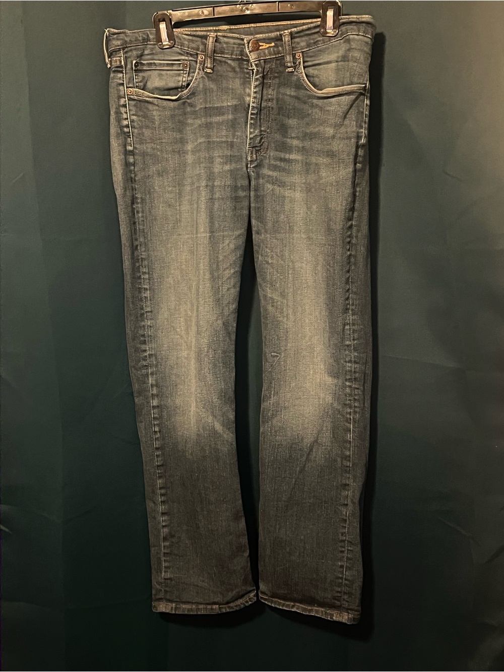Levi's men’s Straight Leg Jeans in Washed Blue